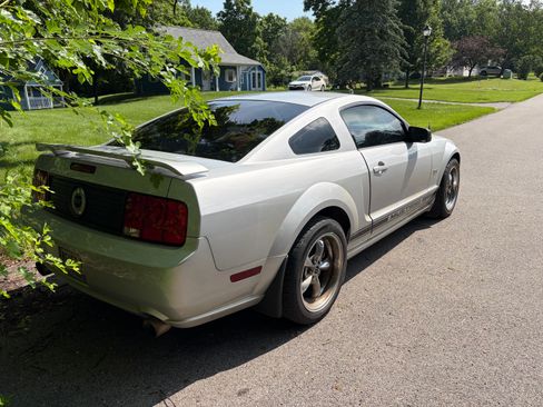 Used 2006 Ford Mustang GT RWD image 4
