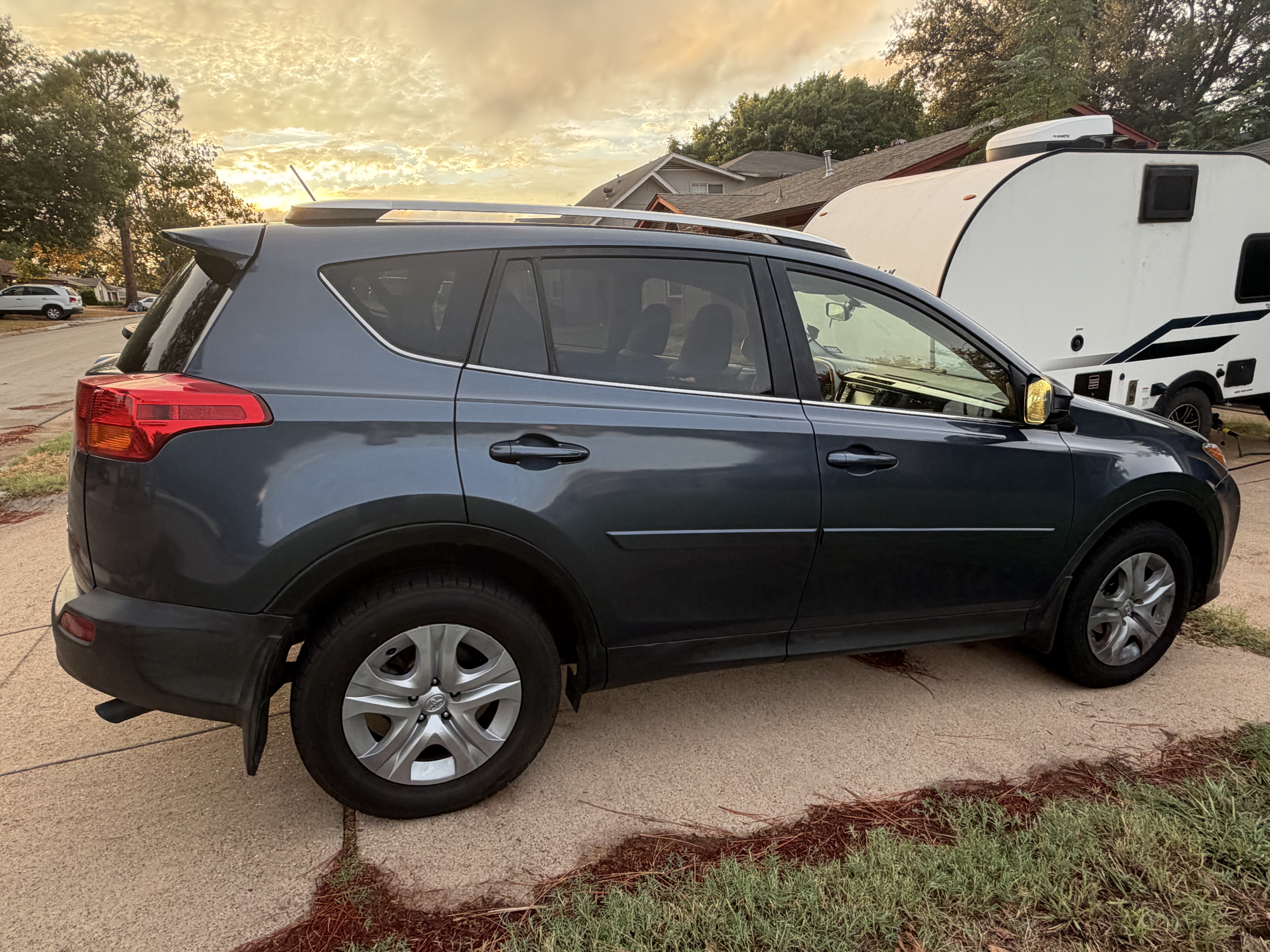 Used 2013 Toyota RAV4 LE AWD/4WD image 6
