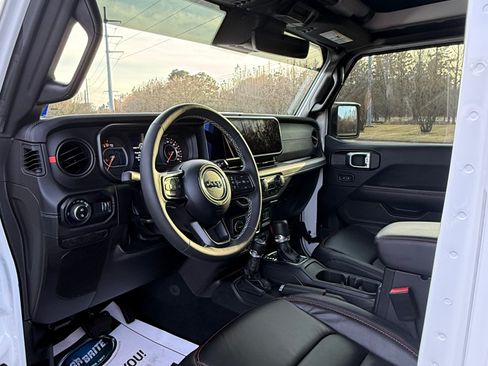Used 2025 Jeep Gladiator Rubicon image 10
