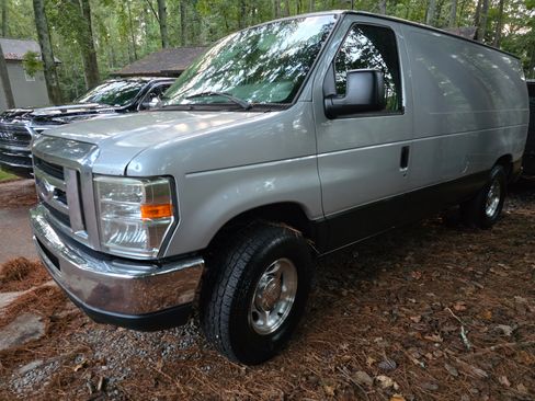 Used 2011 Ford E-150 and Econoline 150 Van 3D w/ Interior Upgrade Pkg image 2