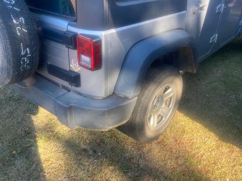 Used 2018 Jeep Wrangler Unlimited Sport image 4