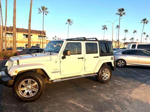 Used 2013 Jeep Wrangler Unlimited Sahara w/ Dual Top Group image 4