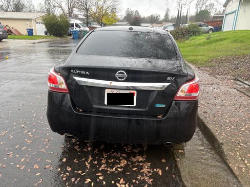 Used 2013 Nissan Altima 2.5 SV image 2