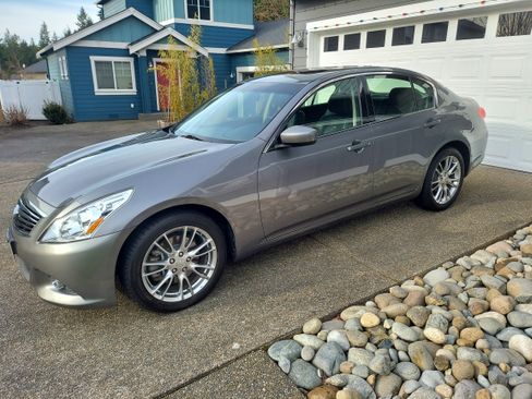 Used 2012 INFINITI G37 x Sedan w/ Premium Pkg image 2