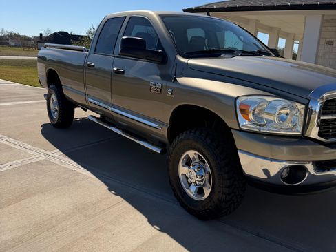 Used 2009 Dodge Ram 2500 Truck SLT w/ Popular Equipment Group image 2