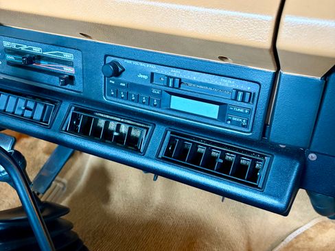 Used 1993 Jeep Wrangler 4WD image 12