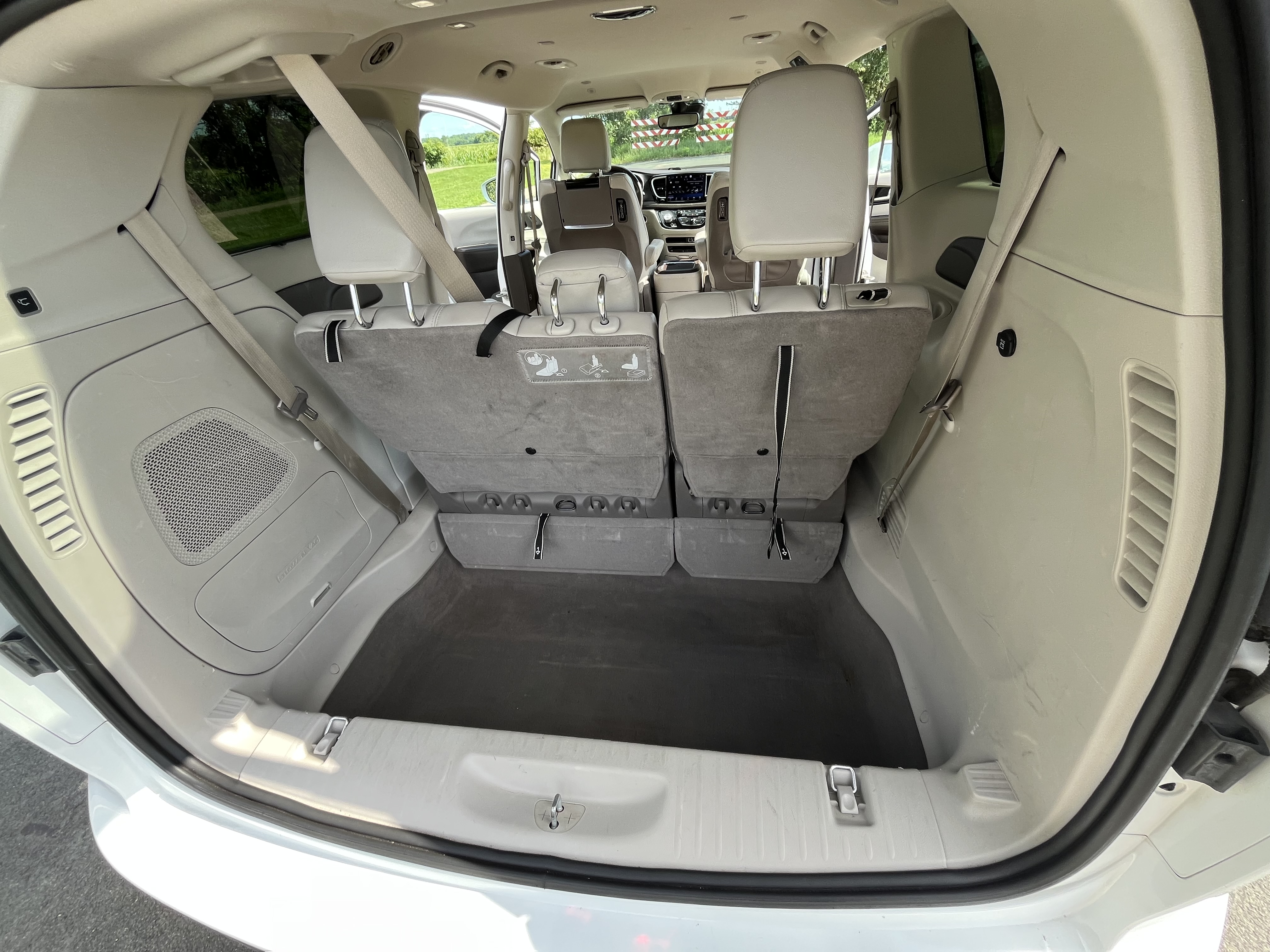 Used 2021 Chrysler Pacifica Touring-L w/ Uconnect Theater Family Group AWD/4WD image 31