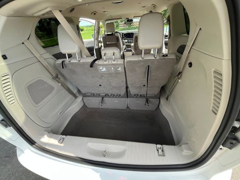 Used 2021 Chrysler Pacifica Touring-L w/ Uconnect Theater Family Group AWD/4WD image 31
