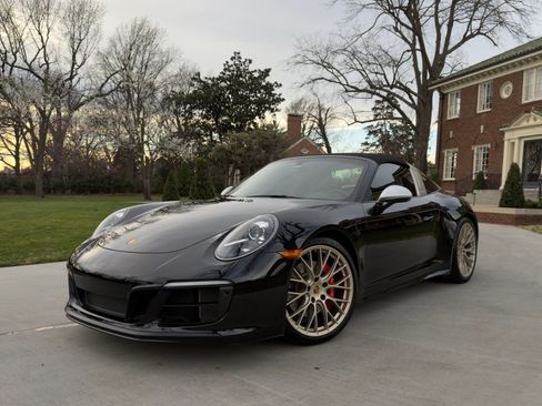 Used 2019 Porsche 911 Targa 4 GTS image 1