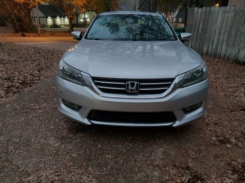 Used 2015 Honda Accord Sport image 2