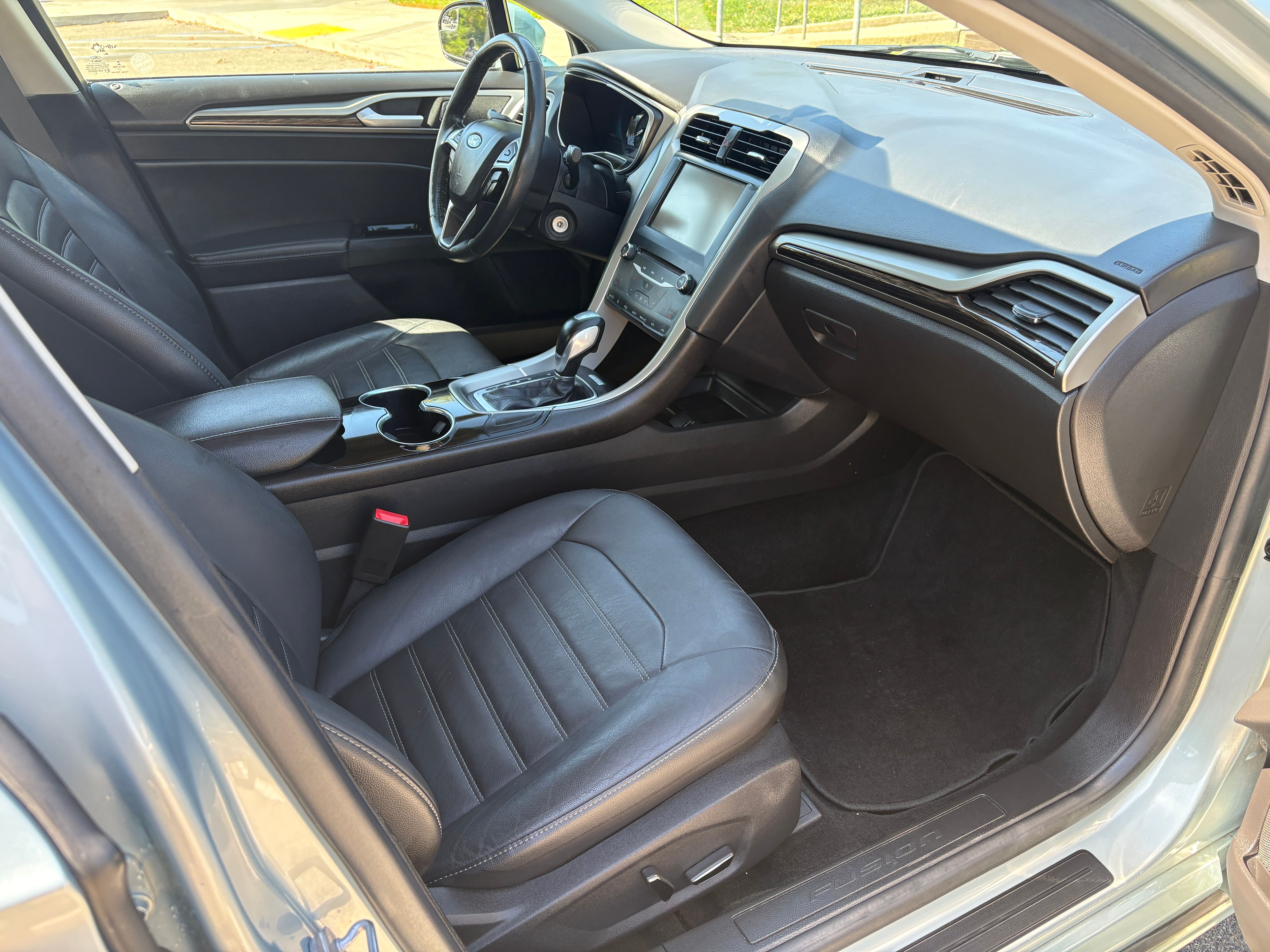 Used 2014 Ford Fusion SE FWD image 15