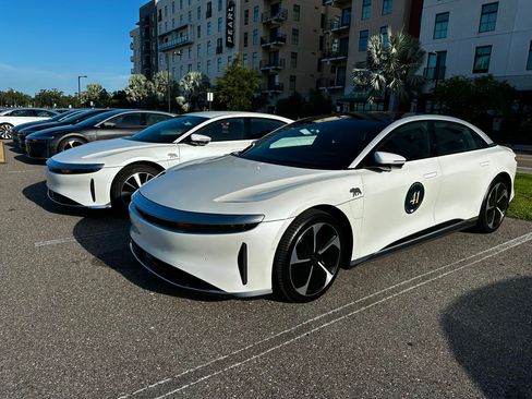 Used 2023 Lucid Air Touring image 1