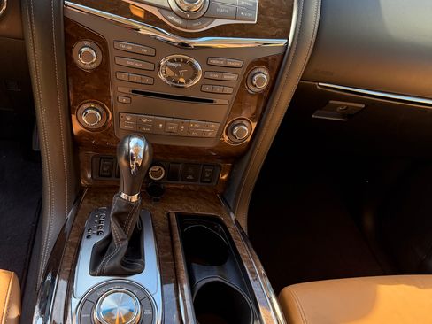 Used 2017 INFINITI QX80 Signature Edition image 9