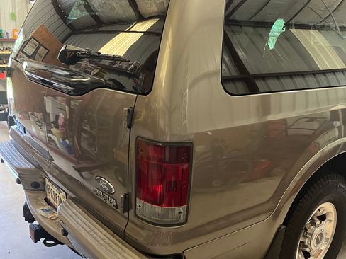 Used 2005 Ford Excursion Limited RWD image 4
