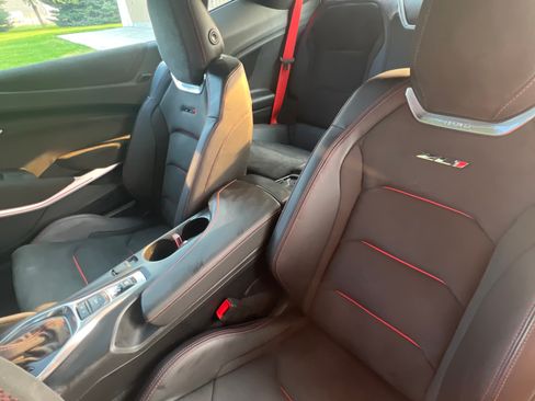 Used 2019 Chevrolet Camaro ZL1 RWD image 15
