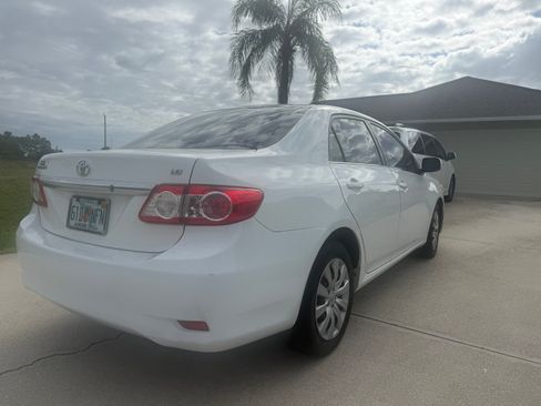 Used 2013 Toyota Corolla LE FWD image 2