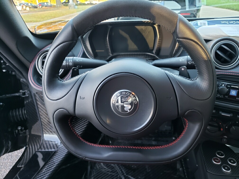 Used 2020 Alfa Romeo 4C Spider RWD image 11