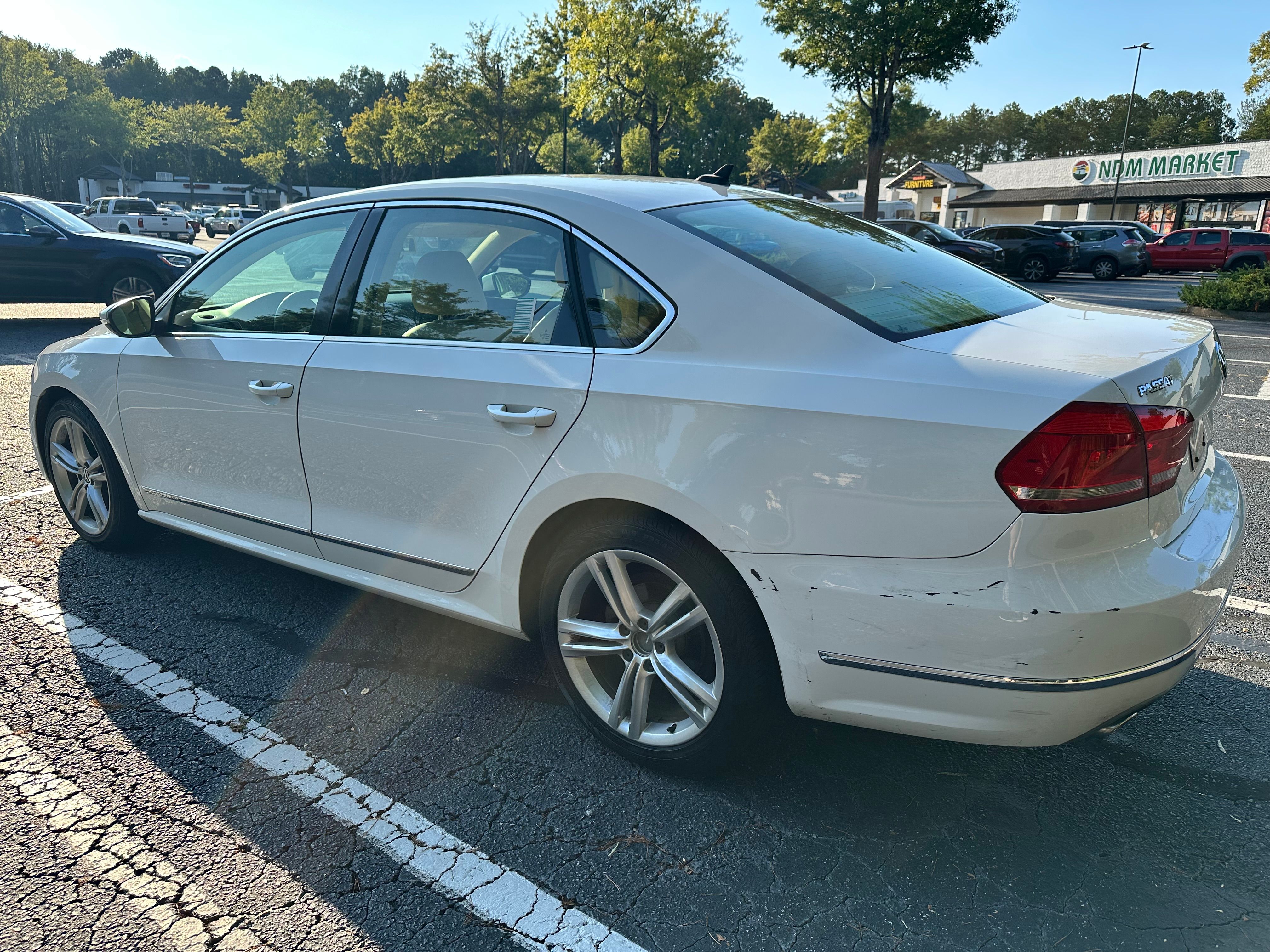 Used 2012 Volkswagen Passat 3.6 SEL Premium FWD image 2