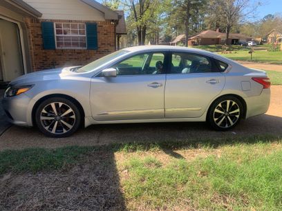 Used 2016 Nissan Altima 2.5 SR w/ LED Appearance Package