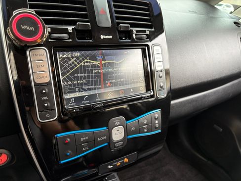 Used 2016 Nissan Leaf SL w/ Premium Package image 18