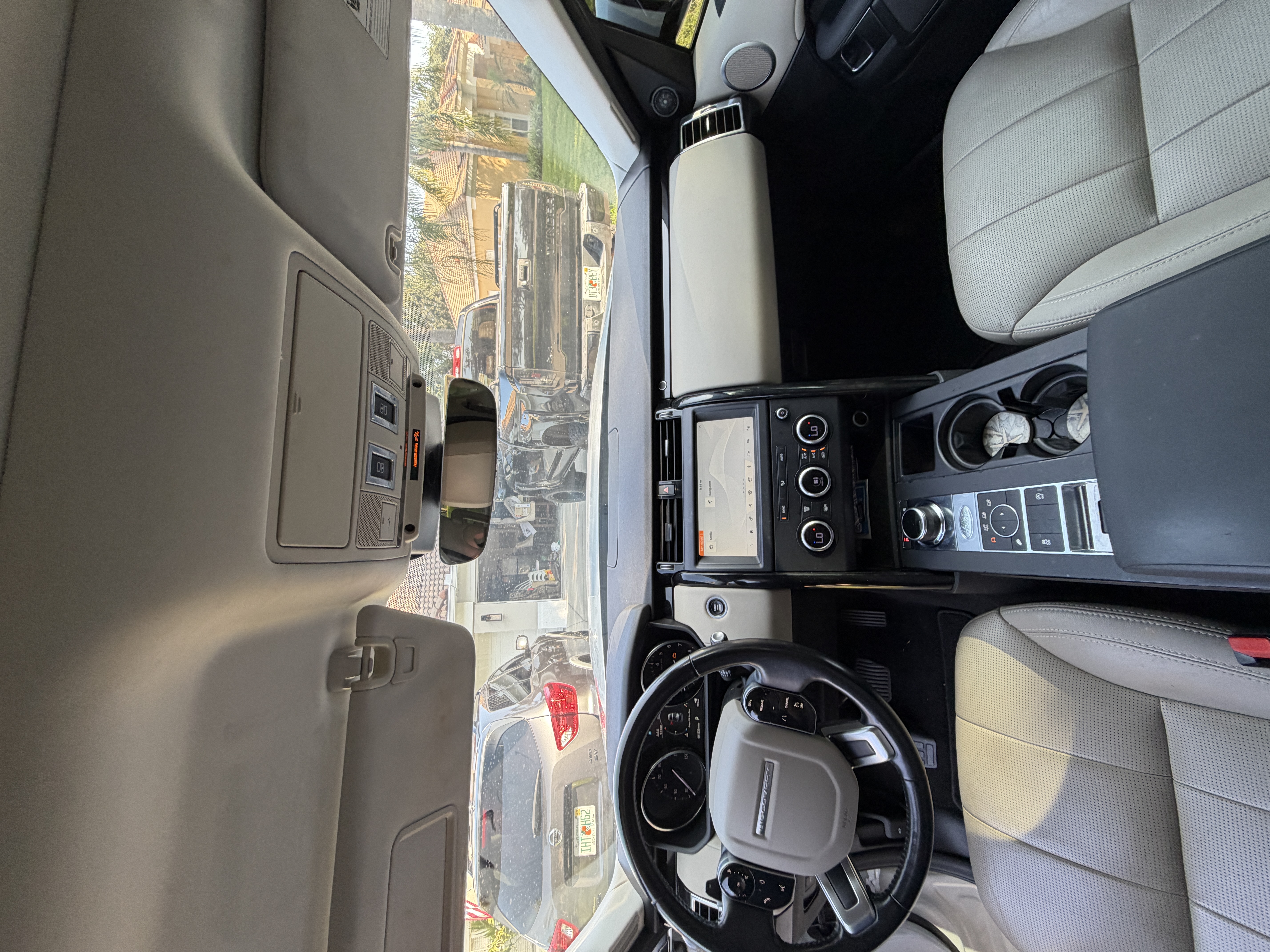Used 2019 Land Rover Discovery SE AWD/4WD image 13
