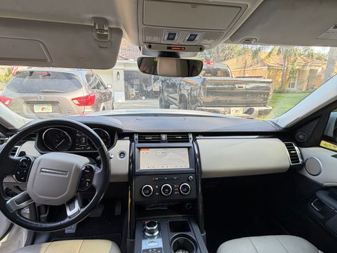 Used 2019 Land Rover Discovery SE AWD/4WD image 13