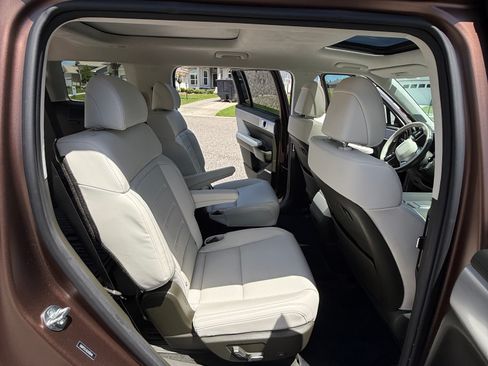 Used 2025 Hyundai Santa Fe Calligraphy image 12