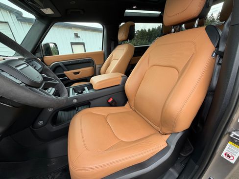 Used 2023 Land Rover Defender 90 V8 AWD/4WD image 19