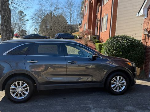 Used 2018 Kia Sorento LX image 5
