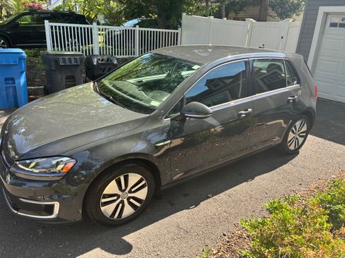 Used 2016 Volkswagen e-Golf SEL Premium FWD image 4