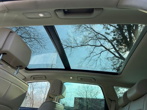 Used 2016 Volkswagen Touareg TDI image 18