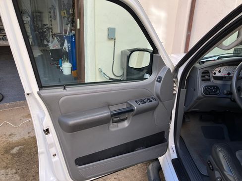 Used 2004 Ford Explorer Sport Trac XLT image 20