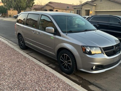 Used 2016 Dodge Grand Caravan SXT w/ UConnect Hands-Free Group image 10