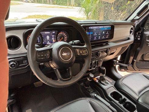 Used 2024 Jeep Wrangler Unlimited Sport image 12