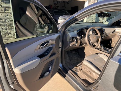 Used 2021 Chevrolet Traverse LT image 17