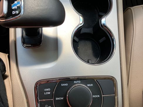 Used 2014 Jeep Grand Cherokee Laredo w/ 18" Wheel & 8.4" Radio Group AWD/4WD image 13