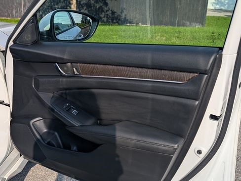 Used 2019 Honda Accord EX image 18