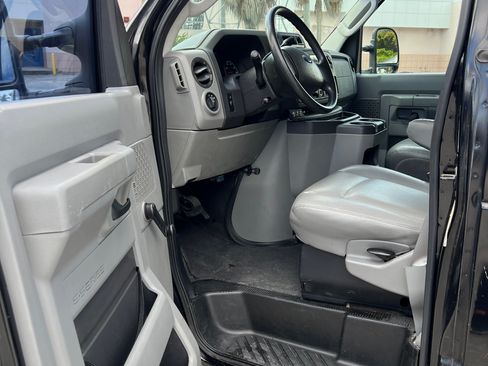 Used 2010 Ford E-250 and Econoline 250 image 11