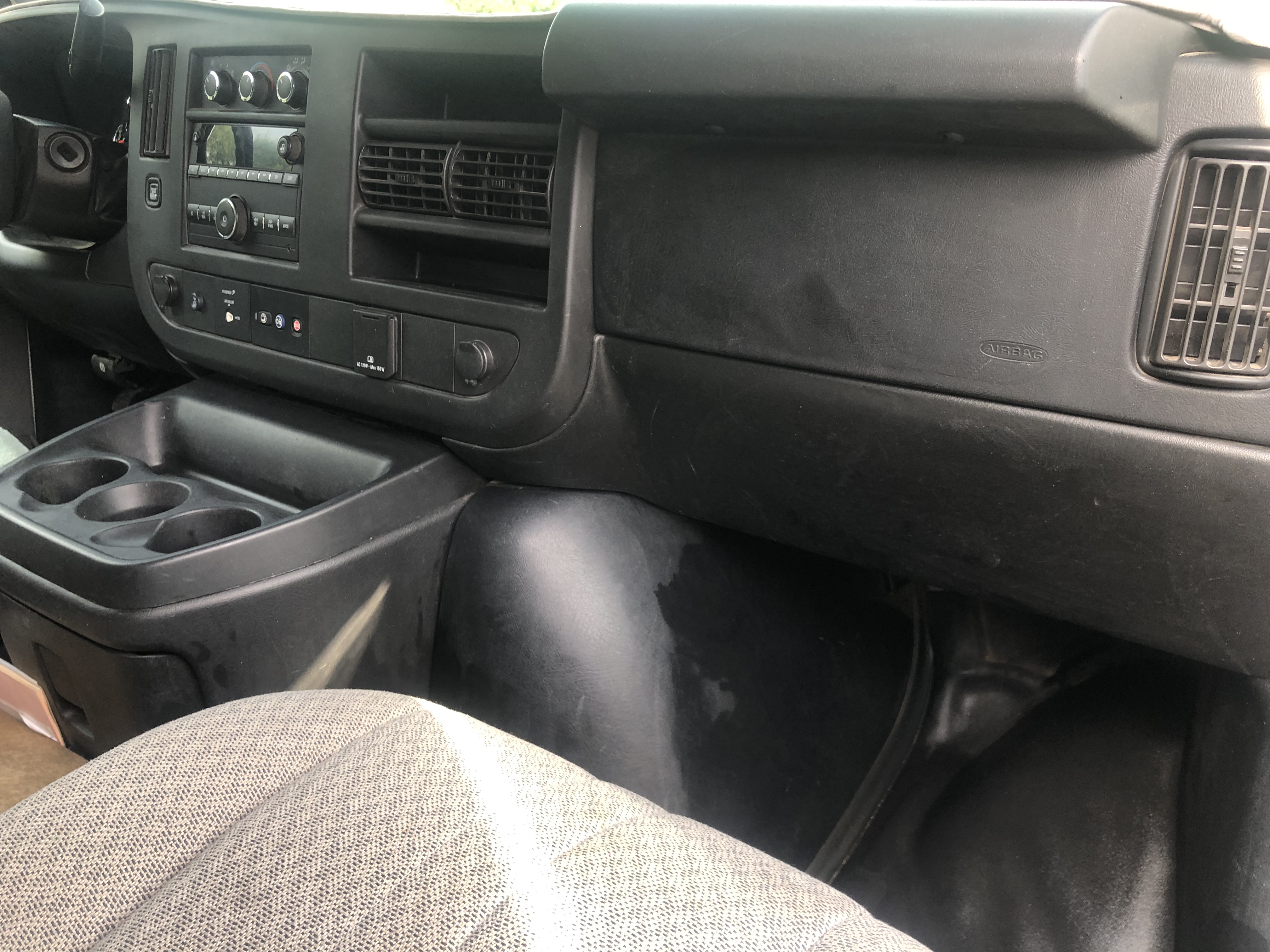 Used 2017 Chevrolet Express 2500 RWD image 14