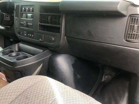 Used 2017 Chevrolet Express 2500 RWD image 14