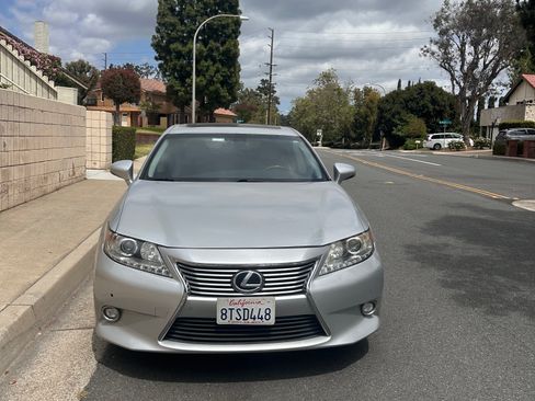 Used 2014 Lexus ES 350 w/ Luxury Package FWD image 6