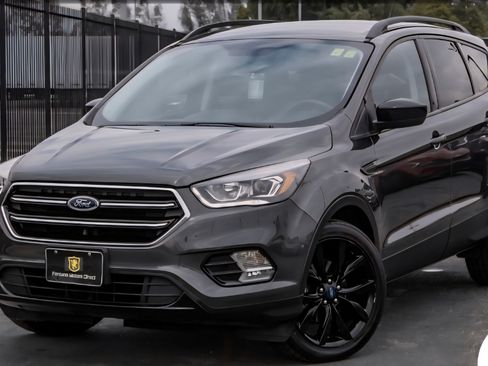 Used 2019 Ford Escape SEL image 1