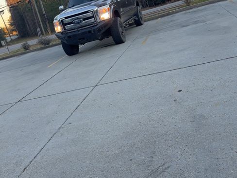 Used 2016 Ford F250 Lariat w/ Lariat Ultimate Package image 4