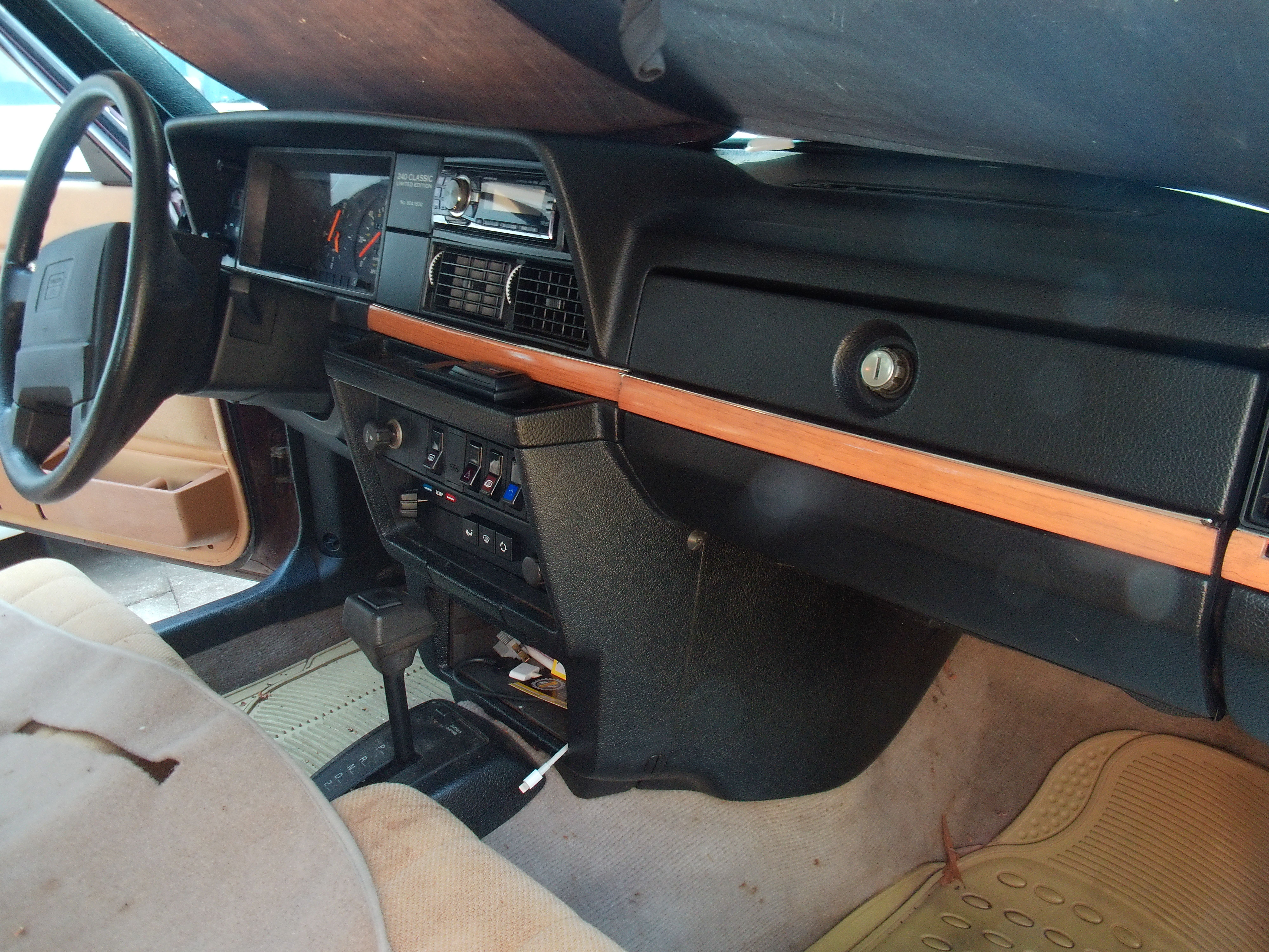 Used 1993 Volvo 240 Sedan RWD image 25