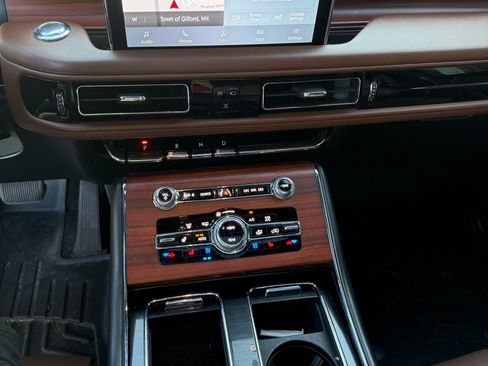Used 2022 Lincoln Aviator Grand Touring w/ Equipment Group 301A AWD/4WD image 8