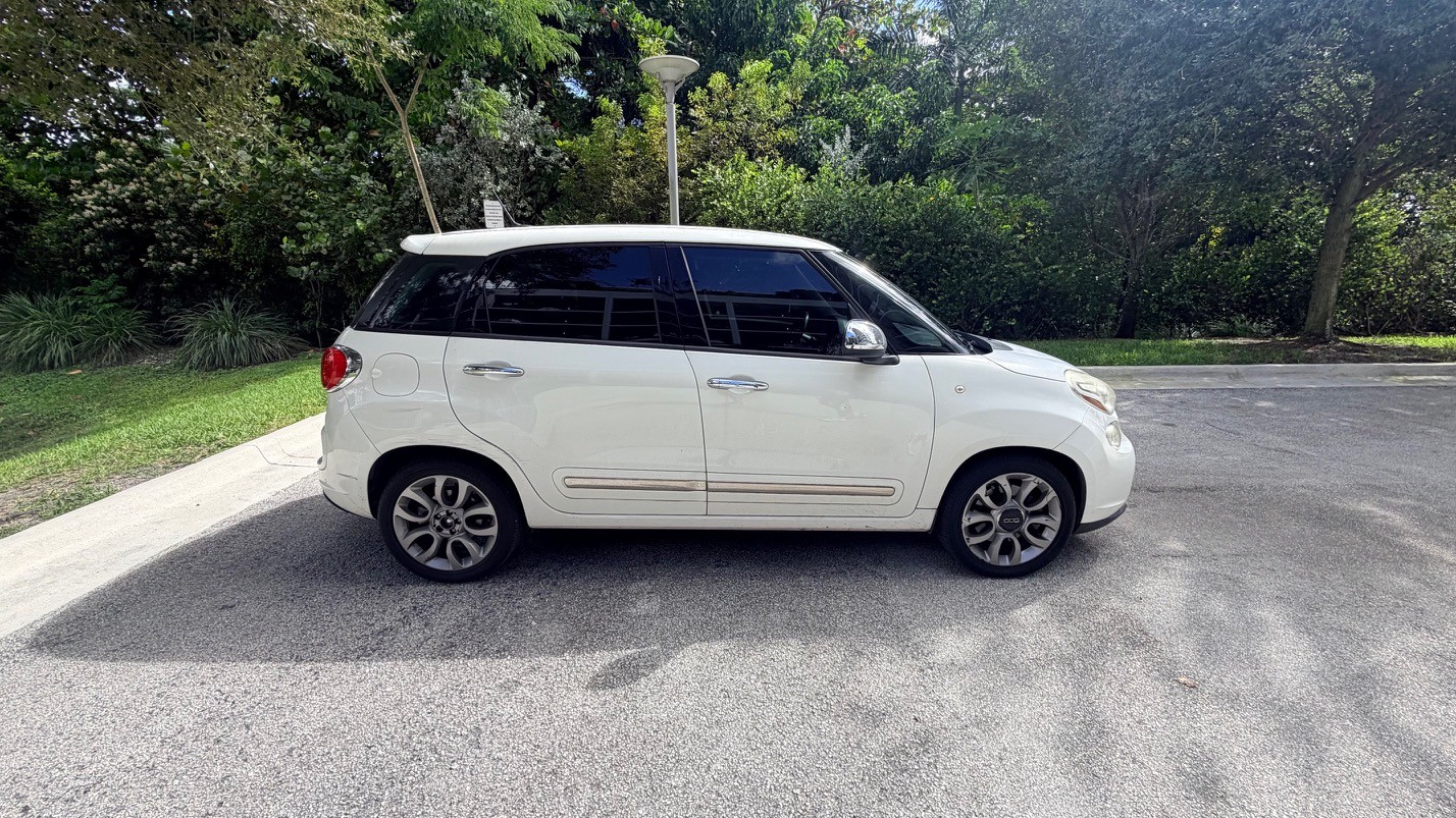 Used 2014 FIAT 500L Lounge FWD image 9