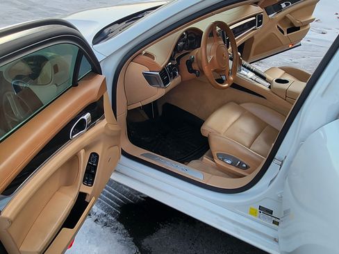 Used 2014 Porsche Panamera 4S Executive image 17