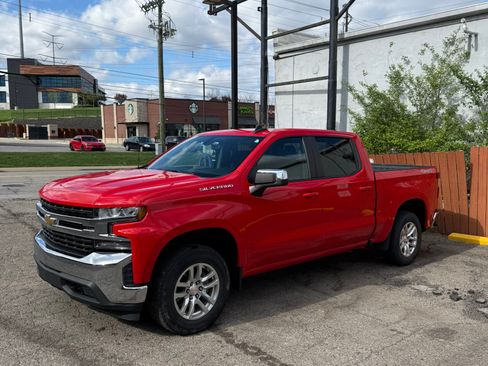 Used 2022 Chevrolet Silverado 1500 LT AWD/4WD image 2