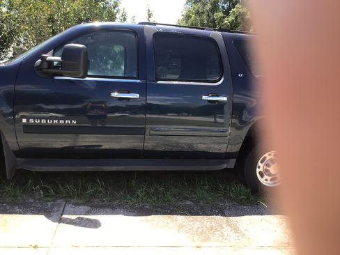 Used 2007 Chevrolet Suburban 2500 LT w/ LT Preferred Equipment Group RWD image 8