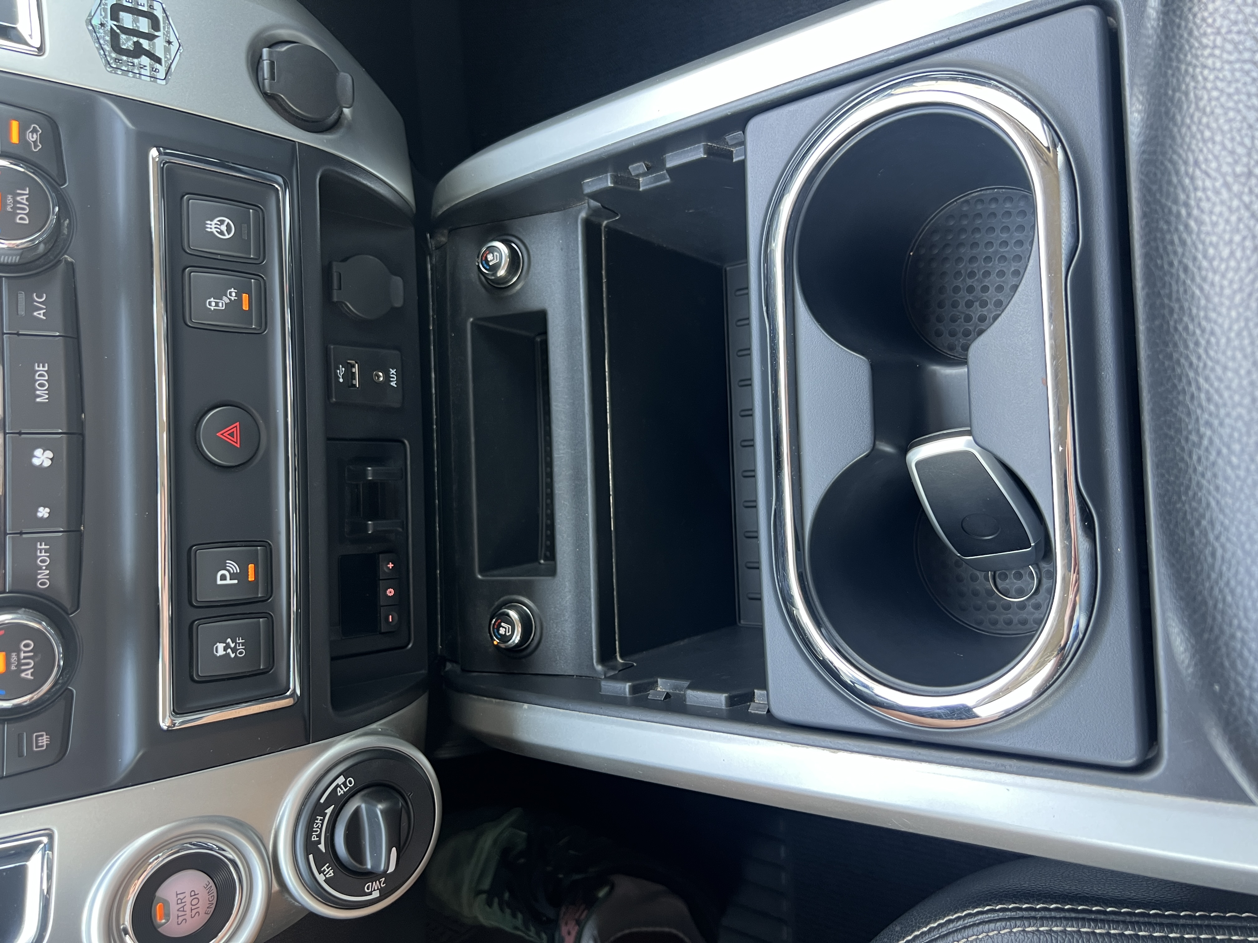 Used 2018 Nissan Titan PRO-4X w/ Pro-4x Convenience Package AWD/4WD image 27